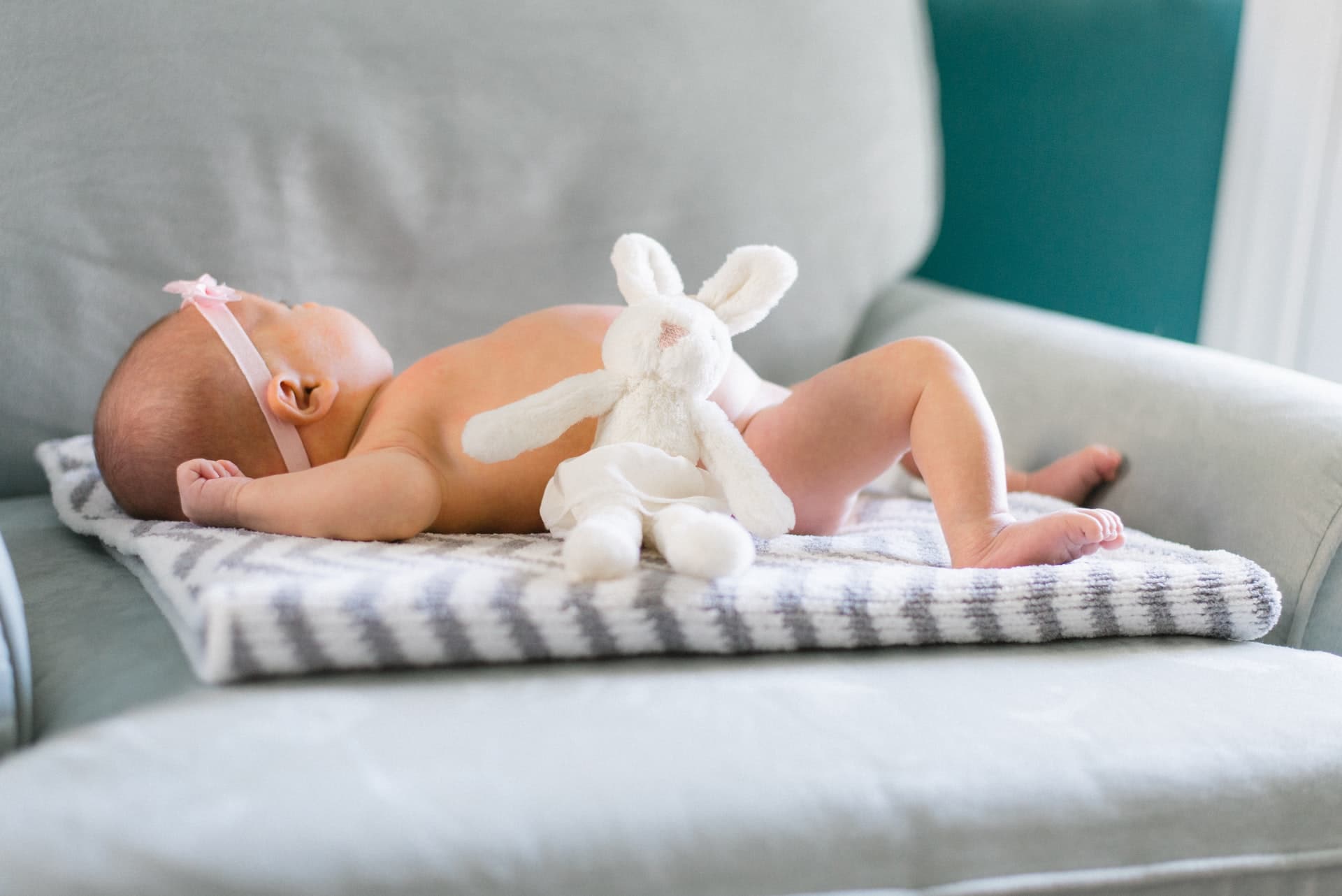 Doudou nouveau-né pour dormir : à quel âge donner un doudou à un bébé ?